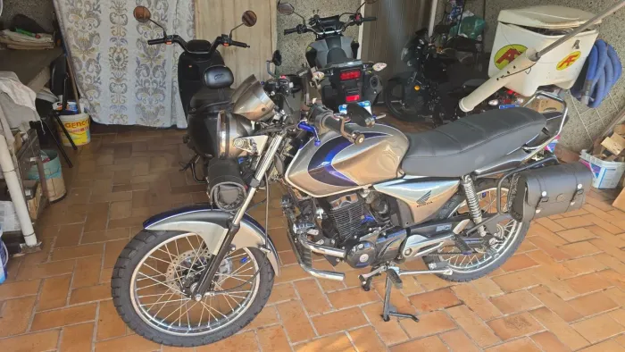 Titan 150 novíssima