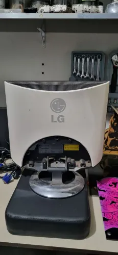 Monitor LG branco 17 polegadas VGA
