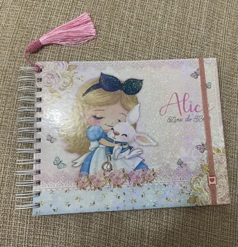 Livro do bebê Alice 