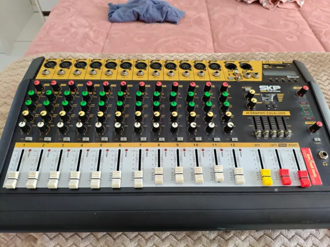 Mesa de som amplificada skp