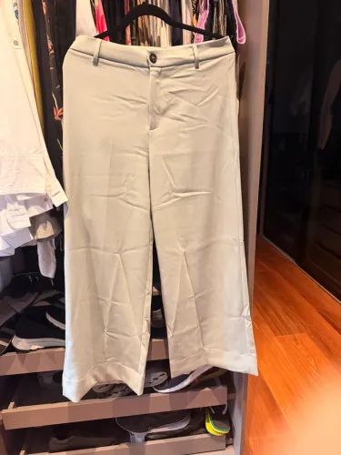 Calça Zara lindíssima 
