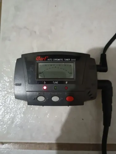 Afinador Cort Auto Chromatic Tuner E410