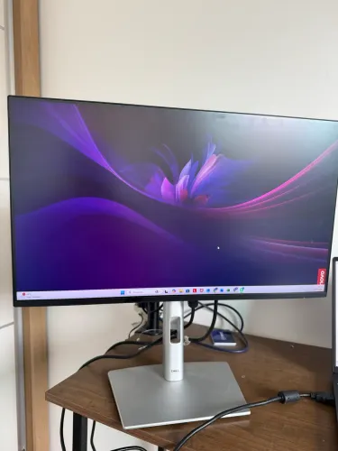 TRÊS MONITORES 