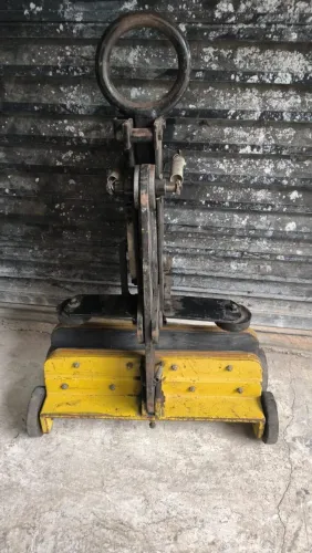 Vendo pinça para transporte de chapas