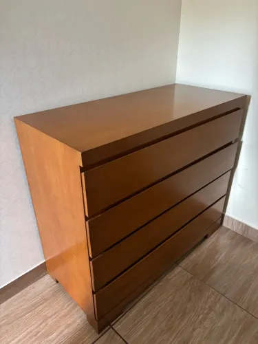 Vendo cômoda madeira maciça ótimo estado 4 gavetas