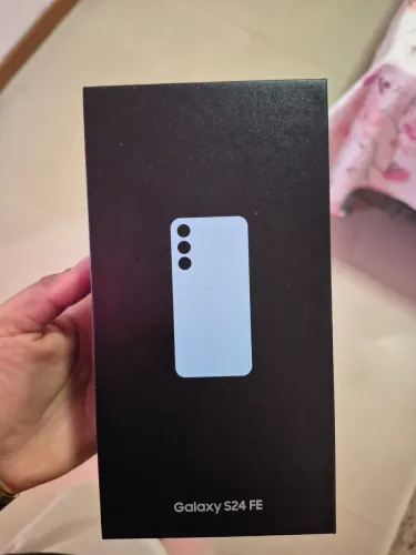 Samsung S24 FE 5G Semi Novo Com Menos De 2 Mês De Uso Garantia De 2 Anos Bateria 100% Na