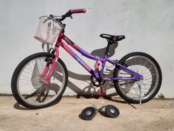 bicicleta aro 20 com rodinhas seminova perfeita para crianças de 7 anos