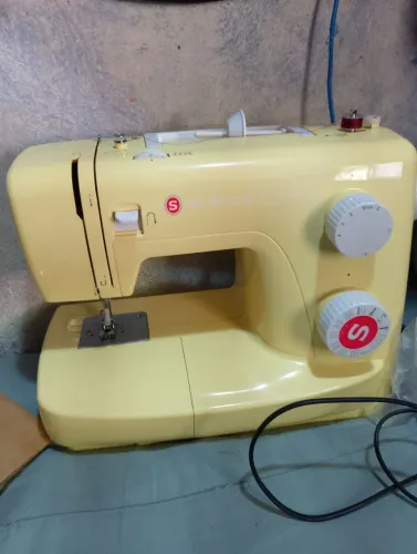 Máquina de Costura Singer Simple