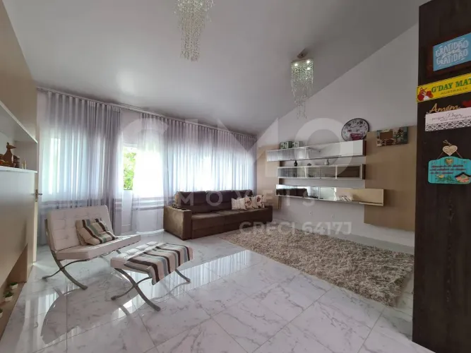 Casa com 3 suítes, piscina e espaço gourmet à venda no centro de Pomerode