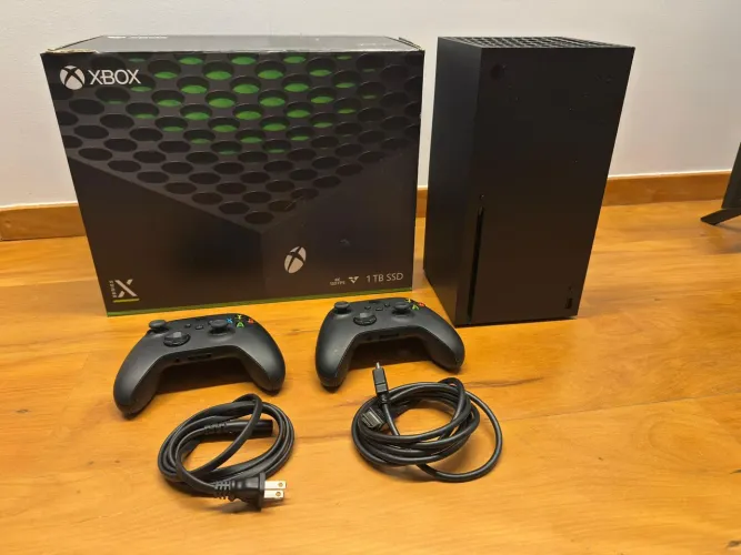 Xbox Series X 1TB - Semi-novo | Caixa + 2 Controles + Kit Recarregável | 4K/120FPS