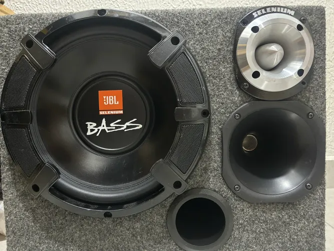 Caixa de Som Automotiva JBL