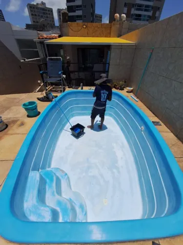 pintura epoxi em piscina de 6 x 3 x 1.40 mão de obra 
