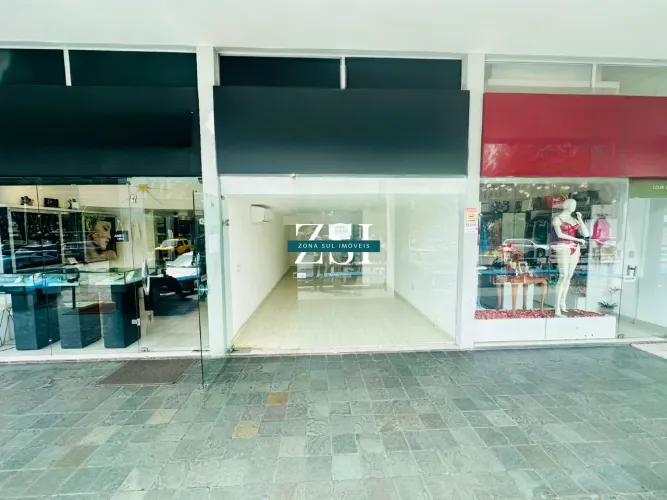 LOJA NO SHOPPING PARNAMIRIM, COM MEZANINO, 60M², ALUGA
