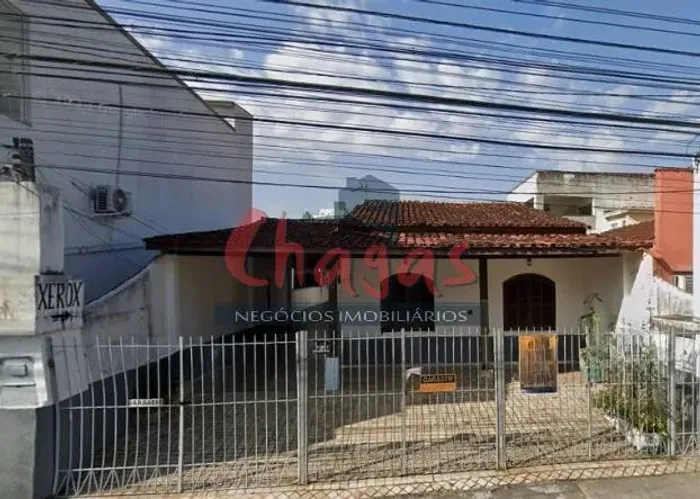 ALUGA-SE | CASA TÉRREA | CENTRO.