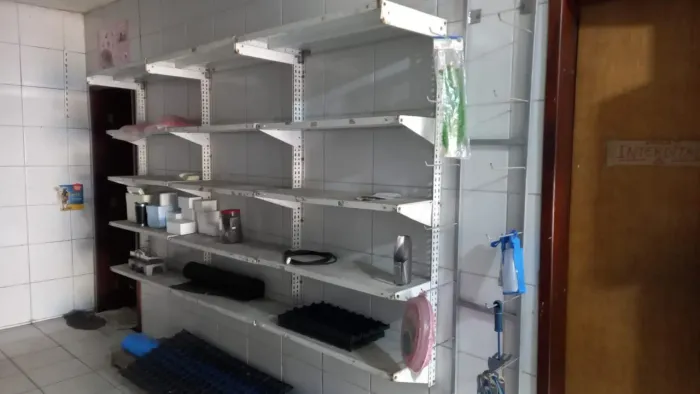 Prateleiras de aço