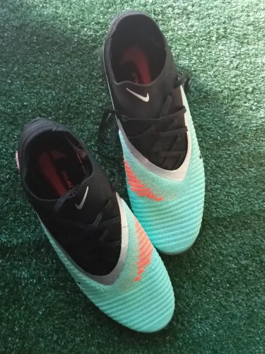 Chuteira Nike Phantom Gx Elite TF