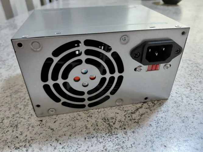 Vendo MEMÓRIAS RAM DDR3 x2 8GB + Fonte 230W + Placa vídeo Gt 610 