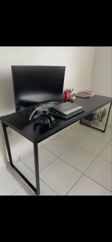 Mesa de estudos grande à venda - R$ 100