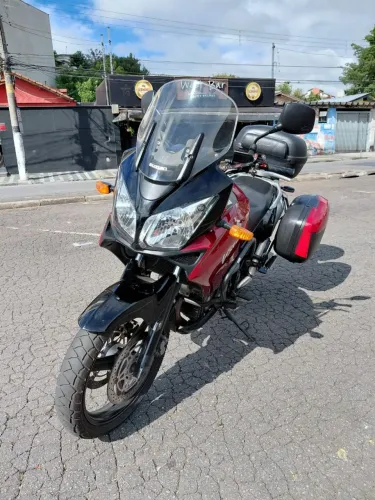 Vende-se v-strom 1000, ja vai com os 3 baús