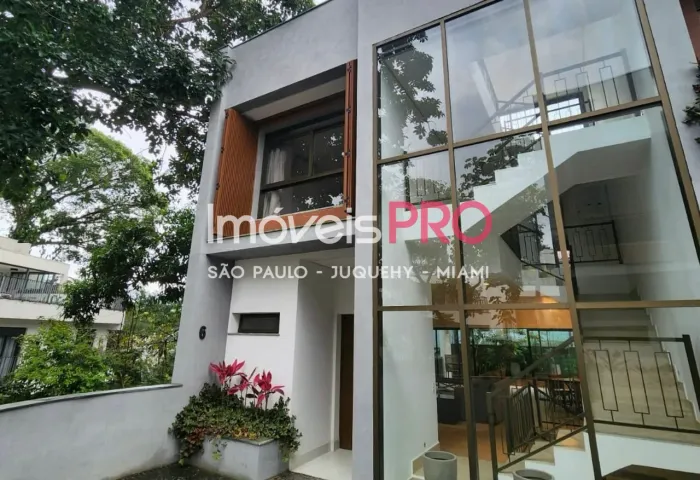 Linda casa em Condomínio
