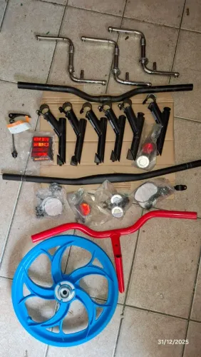 Peças e componentes para bicicleta tudo por 100 reais vamos negociar!