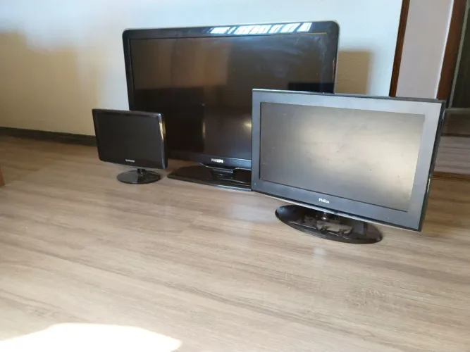 2 Tvs e 1 tela de computador