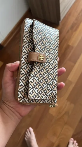 Carteira Tommy Hilfiger- bom estado 