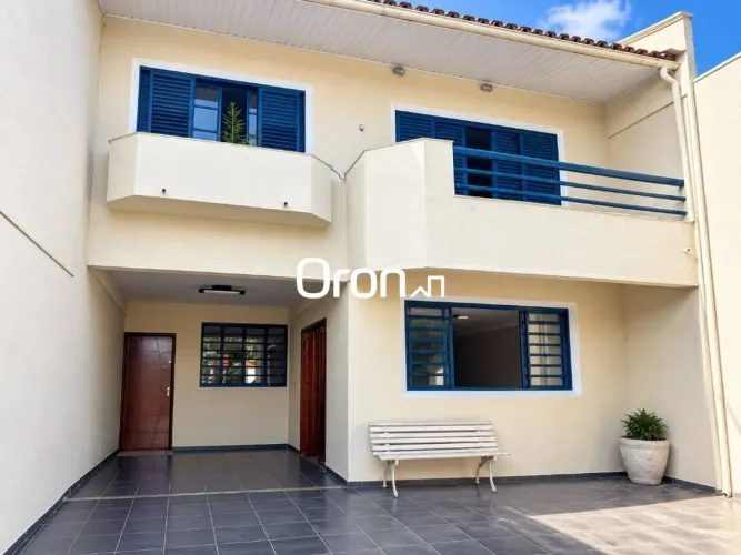 Sobrado com 4 dormitórios à venda, 393 m² por R$ 630.000,00 - Vila Lucy - Goiânia/GO