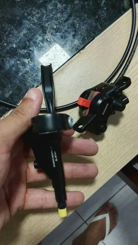 Freio Shimano traseiro mt401