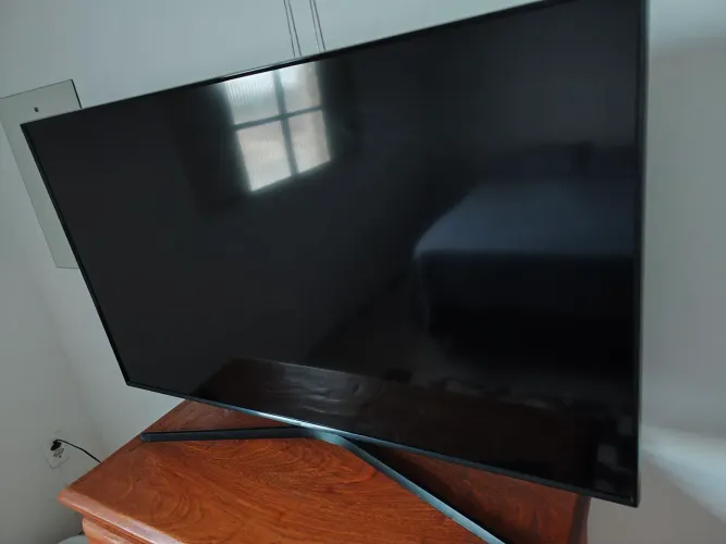 Tv Samsung smart 50 polegadas com controle.