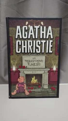 Livro Um Pressentimento Funesto - Agatha Christie - Capa Dura