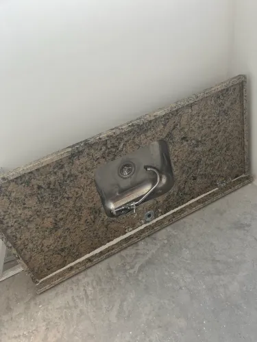 Bancada de Granito com Cuba Inox - Nova retirada da construtora