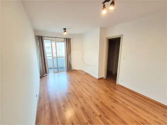 Apartamento para alugar em Moema, 85 metros, 3 quartos, varanda, 1 vaga.