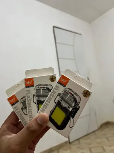 Isqueiro eletrônico função lanterna 