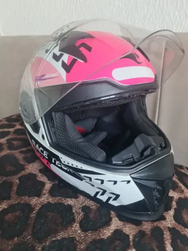 Capacete feminino