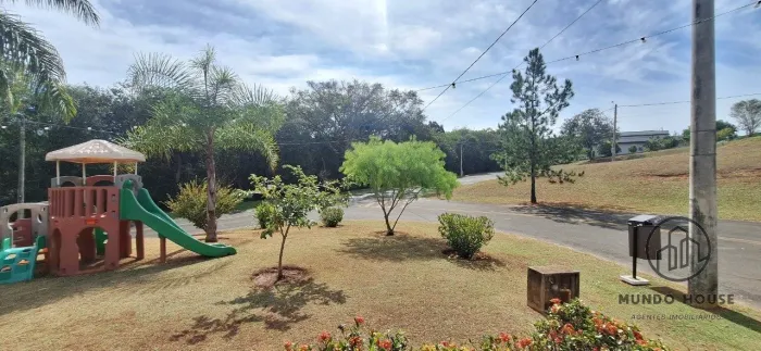 Terreno grande em condomínio fechado - lindo paisagismo com lago e muito verde