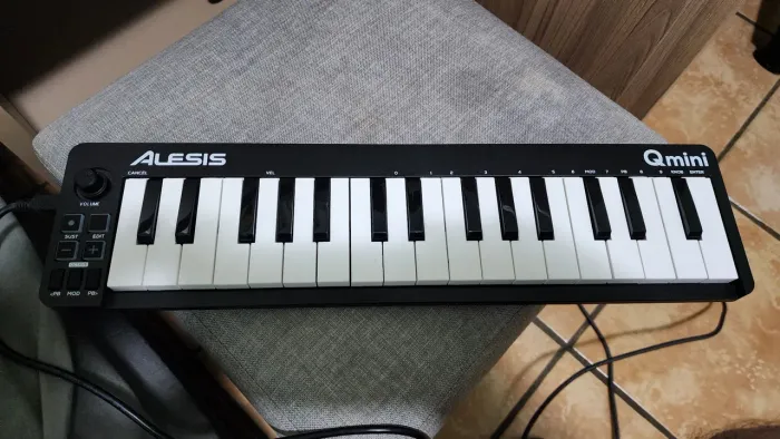 Teclado Alesis mini Q USB midi