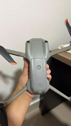 Drone DJI Air 2S Fly More Combo funcionando perfeitamente.