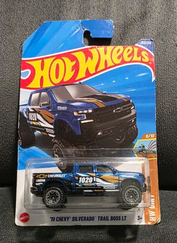 '19 Chevy Silverado Trail Boss LT HotWheels
