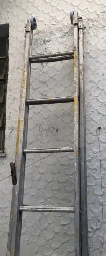 VENDO ESCADA GRANDE