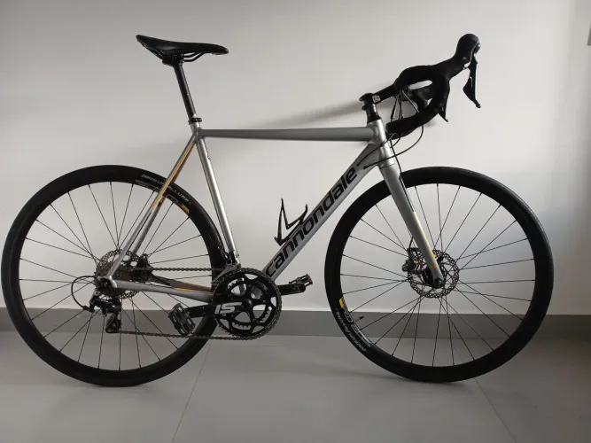 Bicicleta Cannondale Speed, quadro alumínio 54,Grupo Shimano 105, ST R-7020, freio a disco