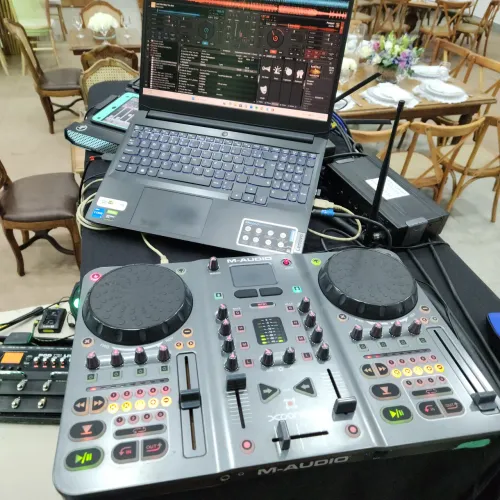 DJ Controlador de mixer M-Audio Xponent Advanced 2 canais