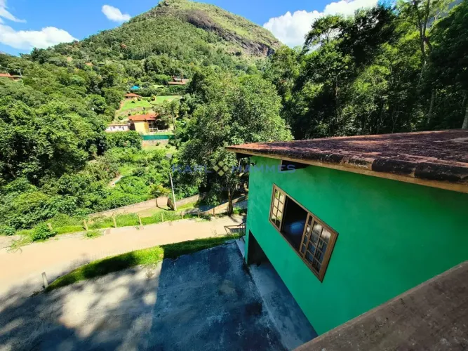 Casa à Venda no Condomínio Vale do Bonsucesso em Petrópolis, RJ - R$ 850.000,00