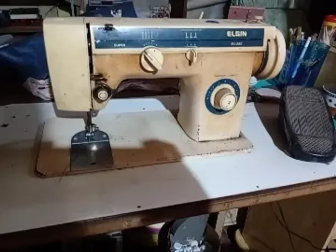 Máquina de costura Elgin Zig Zag 
