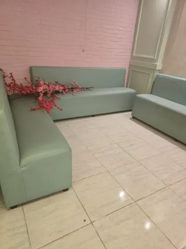 Conjunto com 03 sofás verdes - um por R$ 900; os três por R$ 2.599