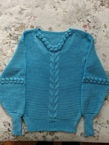 Blusa de tricô <br>Cor azul celeste<br>Tamanho M<br>Valor 80 reais