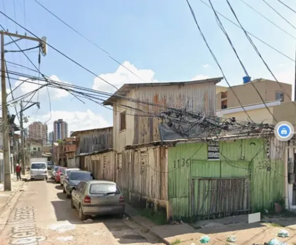 Terreno de 140m² a 200m da Tv. Duque de Caxias