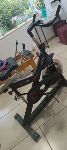 Bicicleta Spinning Profissional Powerrun (Excelente Estado / Pouco Uso)