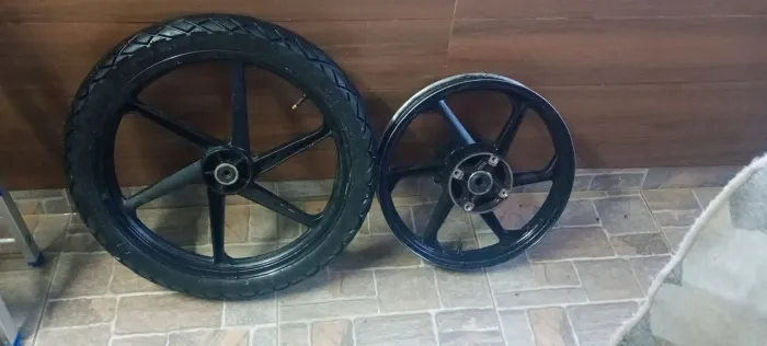 Roda da moto Bros freio a disco nas duas rodas