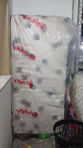 Cama box de solteiro, seme nova no precinho 